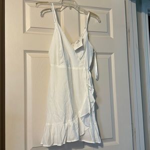 SUPER CUTE ALTAR’D STATE DRESS!!!! White size xs! New w tags!